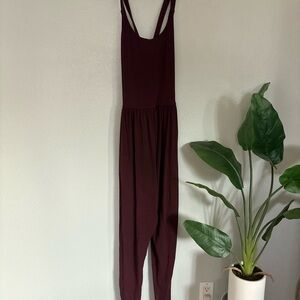 Imbodhi Sleeveless Burgundy Women's Jumpsuit with Scoop Neck and Relaxed Leg